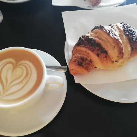 Daire Lovely 2-bedroom With Free Parking