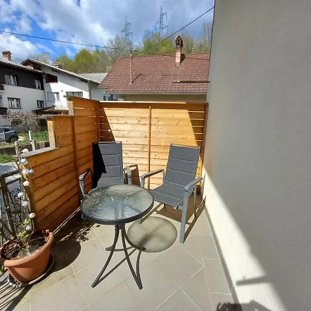 Lovely 2-bedroom With Free Parking Dobrova