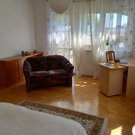 Daire Lovely 2-bedroom With Free Parking