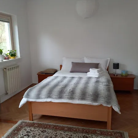 Daire Lovely 2-bedroom With Free Parking *