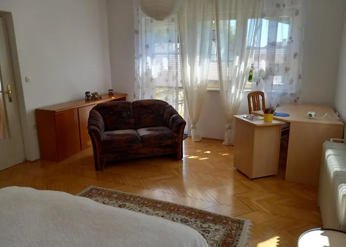 Apartamento Lovely 2-bedroom With Free Parking