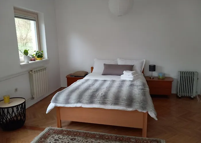 Apartamento Lovely 2-bedroom With Free Parking *