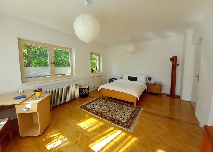 Apartamento Lovely 2-bedroom With Free Parking *