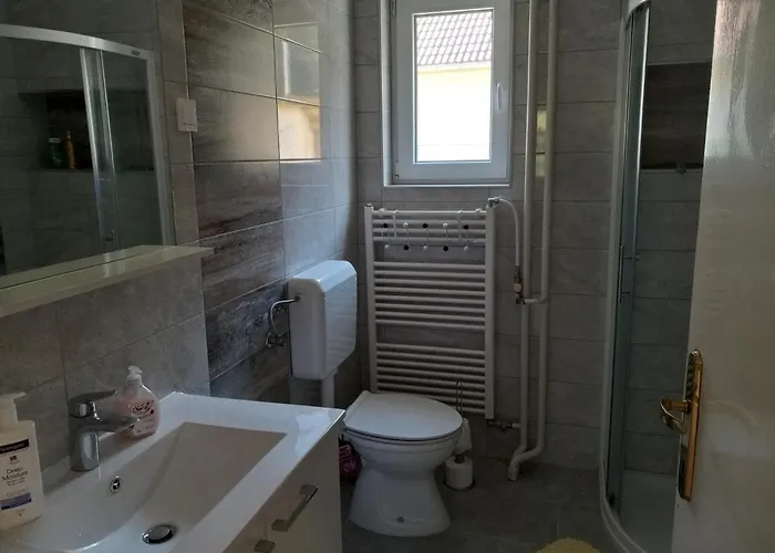 Lovely 2-bedroom With Free Parking Apartamento Dobrova